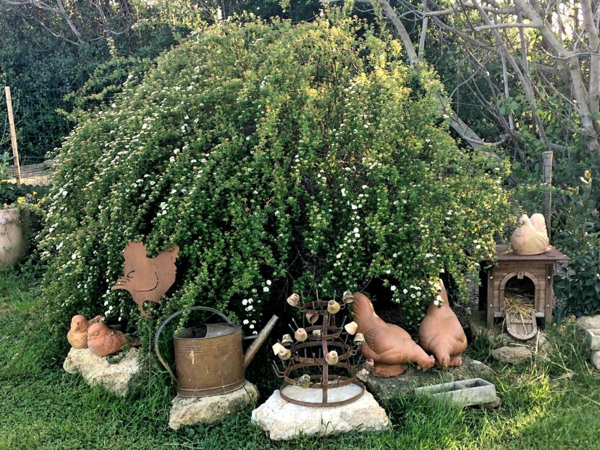 Appartement Dans Mas Provencal Grans Exterior photo
