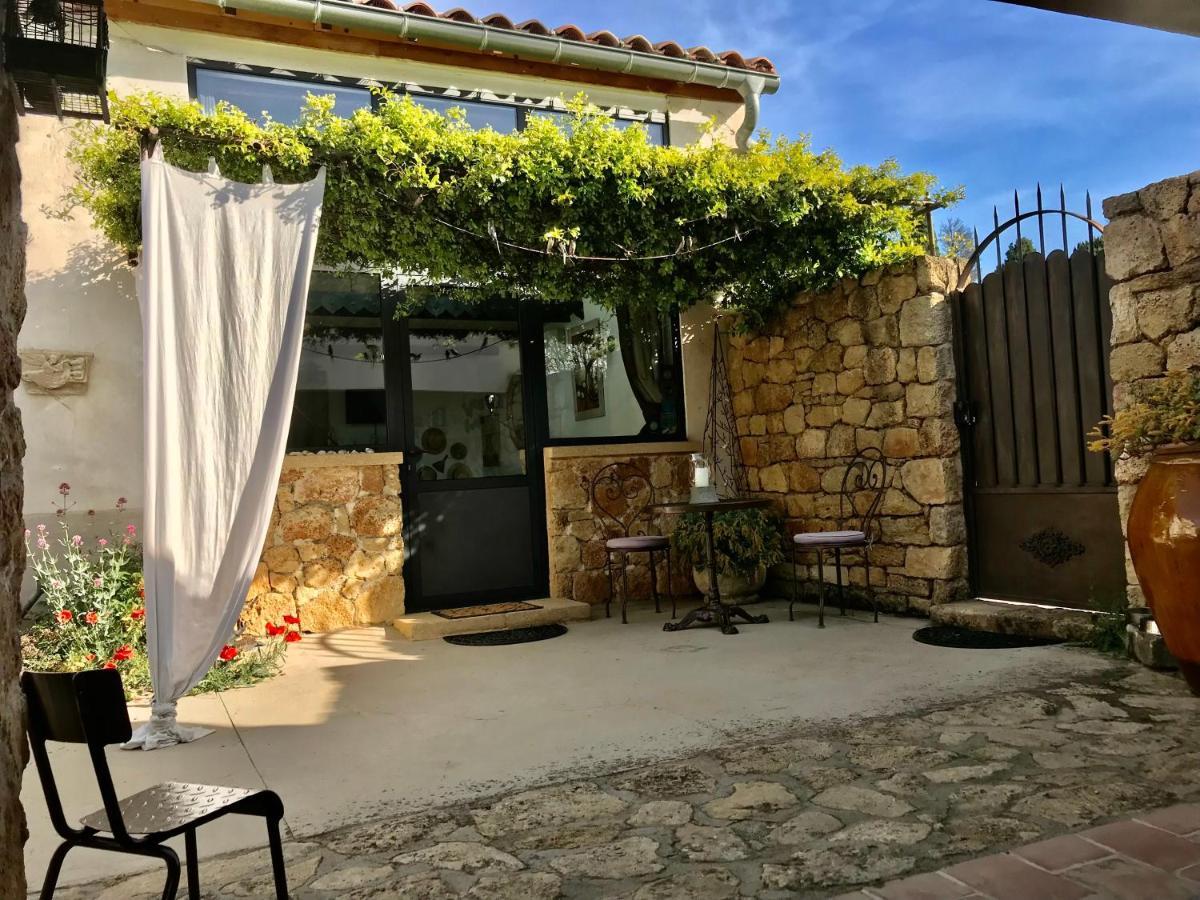 Appartement Dans Mas Provencal Grans Exterior photo