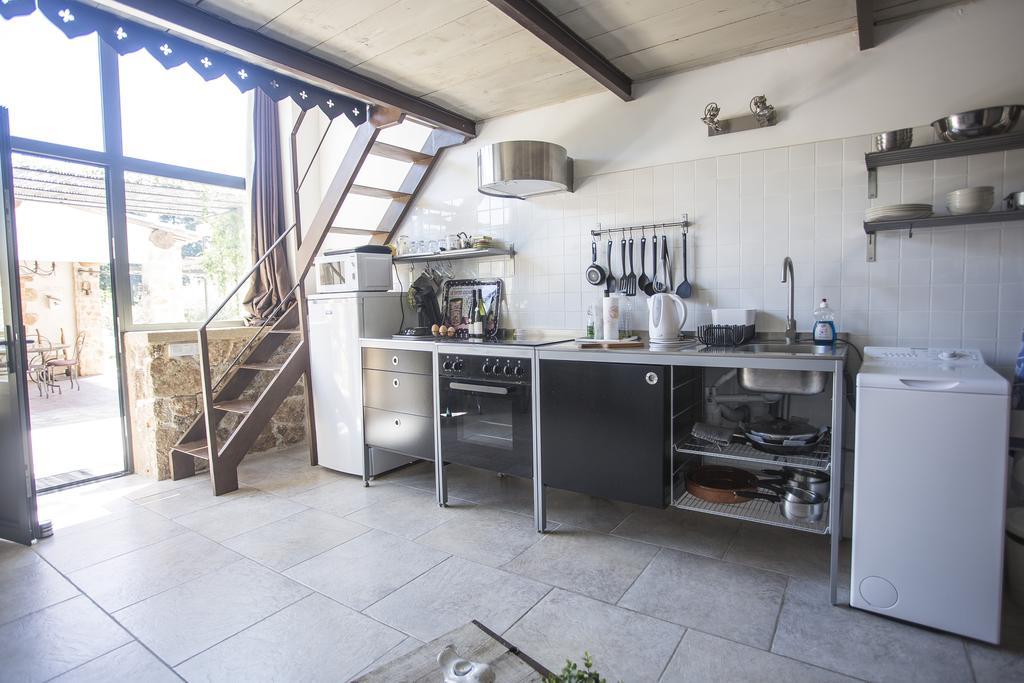 Appartement Dans Mas Provencal Grans Exterior photo