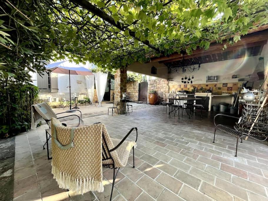Appartement Dans Mas Provencal Grans Exterior photo
