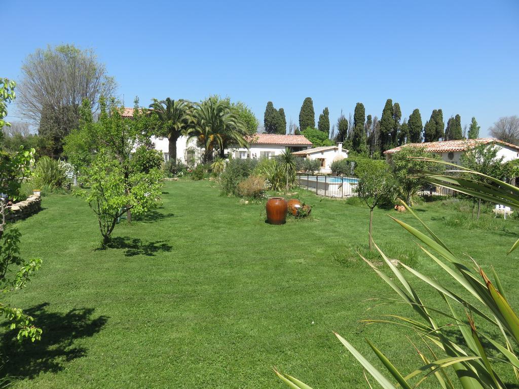 Appartement Dans Mas Provencal Grans Exterior photo