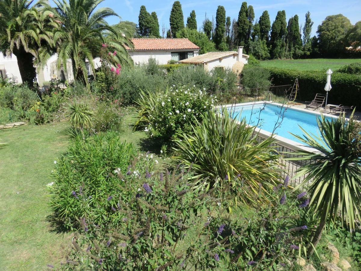 Appartement Dans Mas Provencal Grans Exterior photo